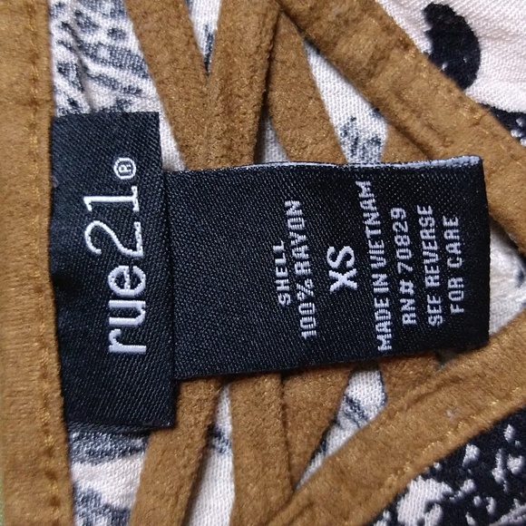 Flowy spaghetti strap! - Picture 5 of 7